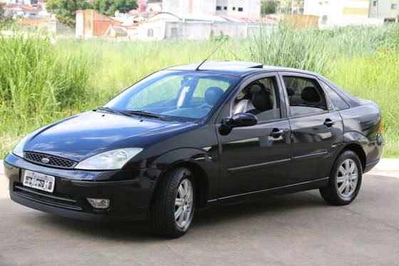 FORD FOCUS 2.0 GHIA SEDAN 16V GASOLINA 4P MANUAL